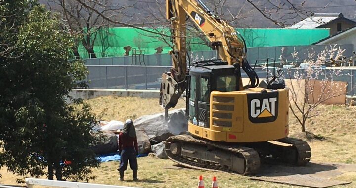 巨石を破砕＆撤去工事